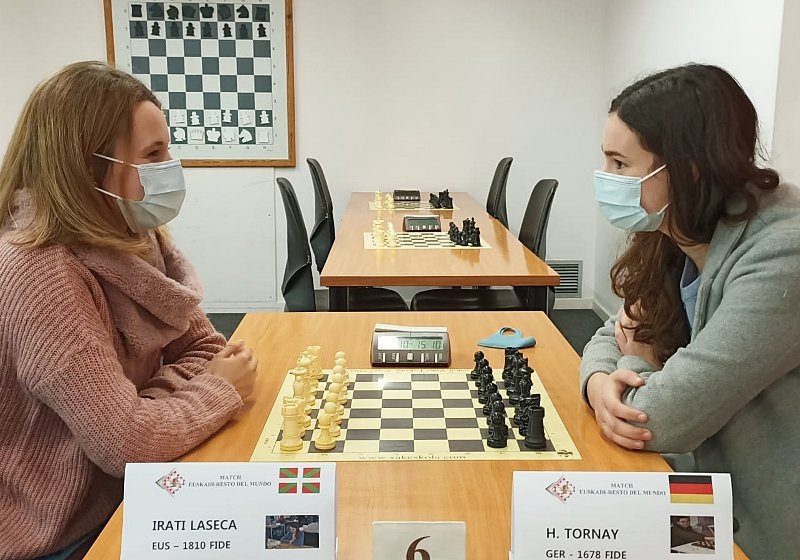 Irati Laseca y Eihartze Buiza en el encuentro Selección Vasca - Seleccción FIDE